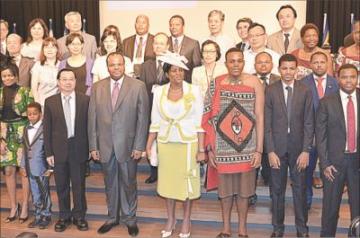 His Majesty the King’s delegation in Shih Chien University leadership
