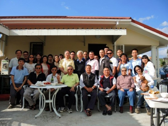 蔡大使偕全大使館同仁及眷屬家小於6月9日前往當地僑領宅中烤肉過端午。