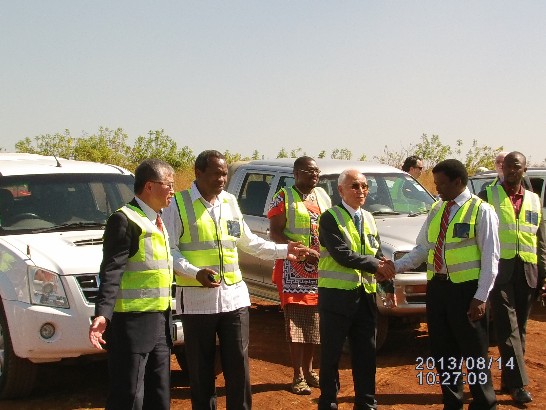 蔡大使以使節團團長身分接待駐史外交團成員於8月14日參觀生物科技園區