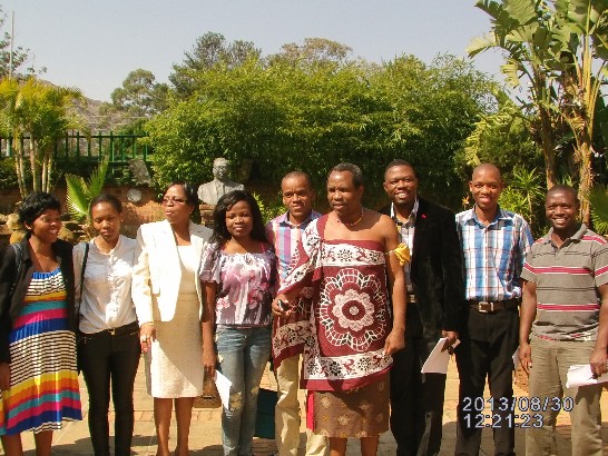 經濟企劃暨發展部部長項古聖親王(H.R.H. Prince Hlangusemphi Dlamini)與義守大學學士後醫科獎學金(8人)全體合影留念