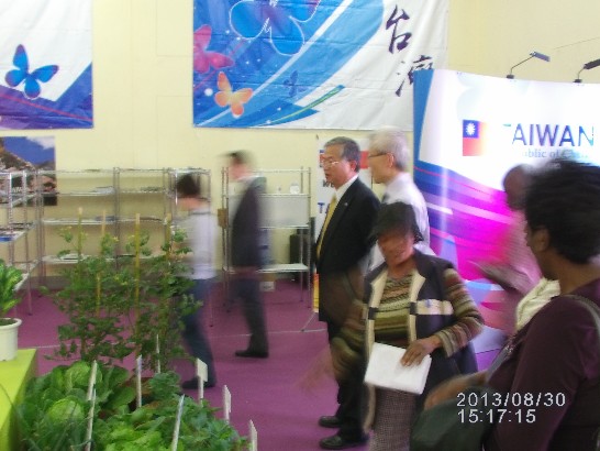 蔡大使明耀於8月30日前往史國首都Mavuso國際展覽館巡視臺灣產品館