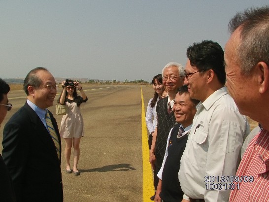 陳大使經銓及夫人於9月9日上午搭機抵達史國Matsapha國際機場，駐史醫療團廖副團長學聰及世曦顧問工程公司蔡工程師欽耀接機。