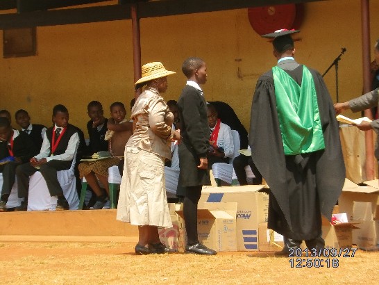 頒發Ntfonjeni National High School各學科優秀獎