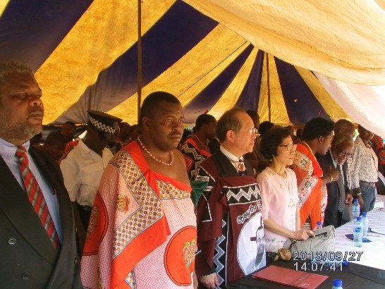 9月27日陳大使經銓及夫人應邀前往Ntfonjeni National High School參加年度頒獎典禮