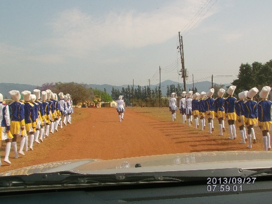 9月27日陳大使經銓及夫人應邀前往Ntfonjeni National High School參加年度頒獎典禮