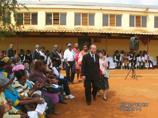 Ntfonjeni National High School頒獎典禮開始，歡迎陳大使經銓及夫人進場