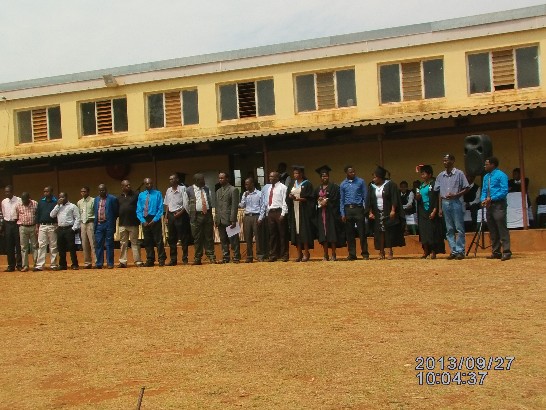 9月27日陳大使經銓及夫人應邀前往Ntfonjeni National High School參加年度頒獎典禮