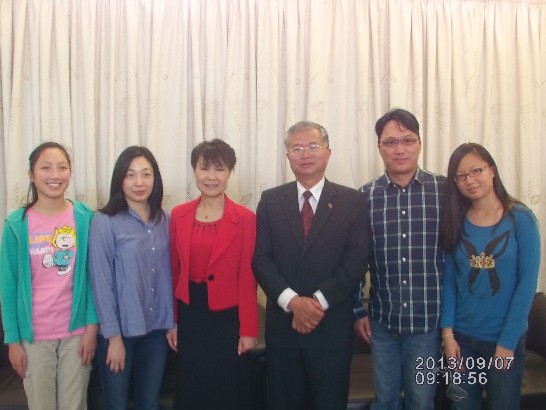 蔡大使明耀及夫人林玲玉女士於9月7日上午11時搭機離史，臺灣世曦工程顧問公司蔡工程師欽耀閤家前來貴賓室送行。