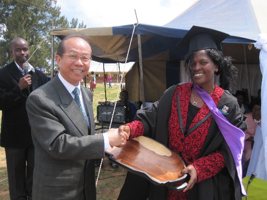 Nokuthula  Alliance  Church  Primary  School贈陳大使經銓紀念盤