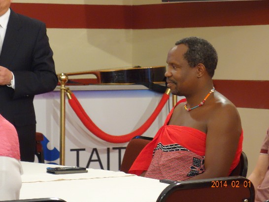 本館於2月1日於大使館大禮堂舉行慶祝農曆新年餐會，史國經企部長項古聖親王應邀參加。