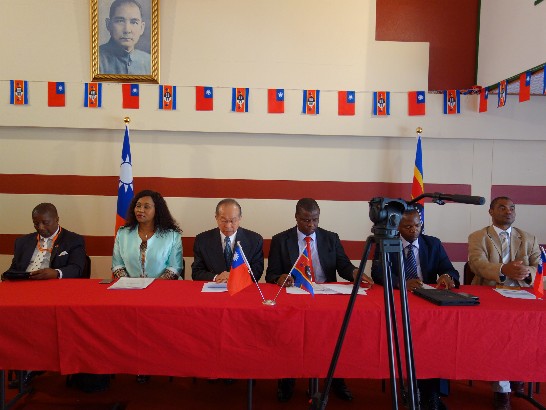 駐史瓦濟蘭大使陳經銓援贈史國生科園區、政府醫院及社區發展基金儀式