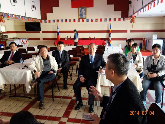 北醫醫學系寄生蟲學科范家堃教授向陳大使及駐史醫療團簡報有關「熱帶寄生蟲學研究」