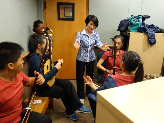 青年大使團於9月8日接受史瓦濟蘭廣播電台專訪即興表演