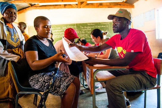 本館醫療團在史國南部省Ngudzeni地區偏鄉義診活動