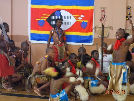 史瓦濟蘭科技學院學生表演史國傳統勇士舞