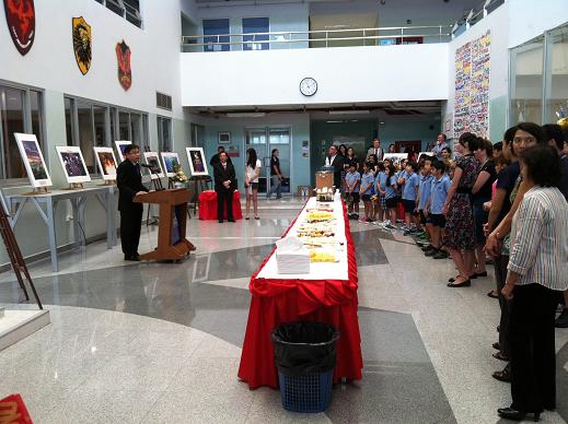 泰國國際學校舉辦台灣新年圖片展及特色美食品嘗活動會場，梁副代表受邀致詞
