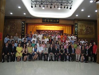 華文教師研習會結業式合影。