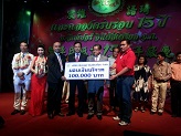 陳大使見證李明福主席捐贈100萬泰銖予當地社區。