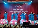 泰國世華工商婦女會表演「舉國歡騰」梅花曲目，引起熱烈掌聲