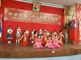 華雲學校學生表演“幸福家園”舞蹈，獲得樂熱烈掌聲