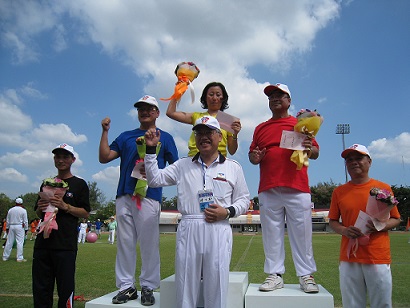 僑委員長陳士魁頒發環環相扣獎