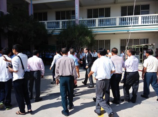 孔教學校熱烈歡迎盧組長到訪。