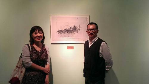  本處教育室人員與Silpakorn University副校長 Thavorn Ko-Udomvit在泰王子Naris著名繪畫作品前合影