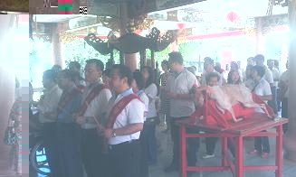 代天宮信徒參拜情形