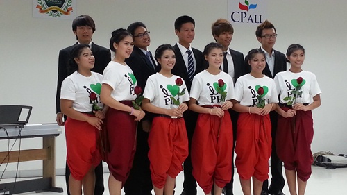 正修科技大學學生來曼谷Panyapiwat Institute of Management進行實習及參訪，兩校學生在歡送會中合影
