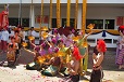 建華中學同學表演泰國傳統迎賓舞，歡迎與會貴賓。