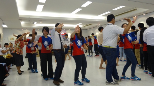 訪團在泰國皇家理工大學學習泰國傳統舞蹈