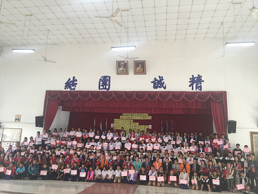 僑務委員林來好與全體受頒獎學金同學合影