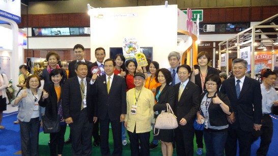 本處陳大使與代表團合影