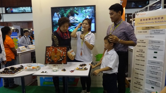台灣館捏麵人活動