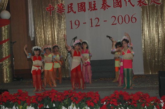 由曼谷中華國際學校小朋友精彩演出之兒童舞蹈－魚戲