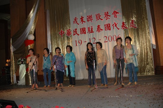 北欖台商聯誼會演出之合唱「明天會更好」