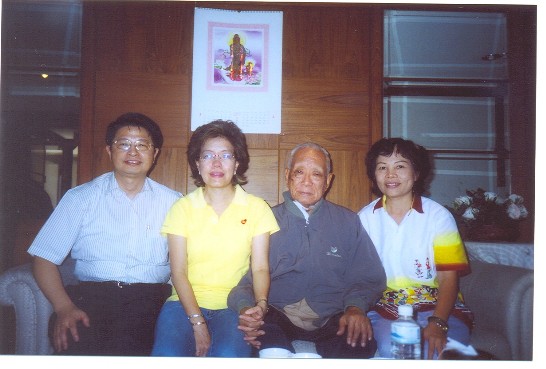 本處勞工簽證組邱組長垂銘2007年5月14日專程赴泰南Surrathani為現年96歲原籍金門之國人吳炳煌老先生辦理土地授權書工作。