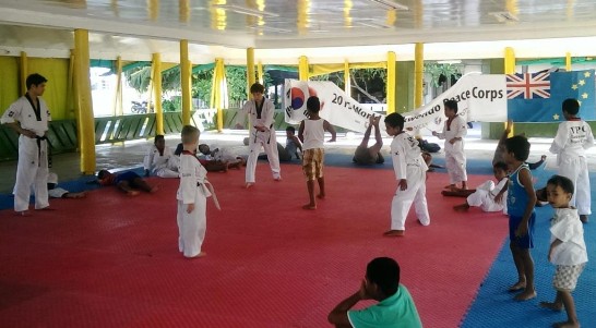 韓國跆拳道協會派2位大學生志工來吐瓦魯教授跆拳道，為期約1個月。