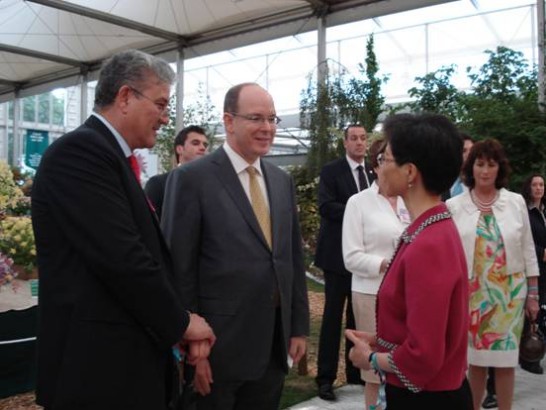 Representative Chang speaks with HSH Prince Albert II of Monaco(center) at Chelsea Flower Show May 25.