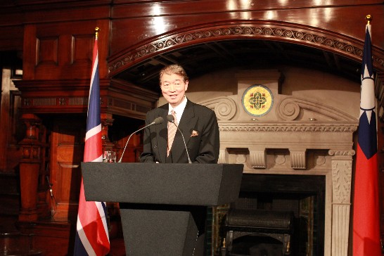 Ambassador Shen delivers a speech at the ROC National Day function in London Oct. 4, 2012.  
