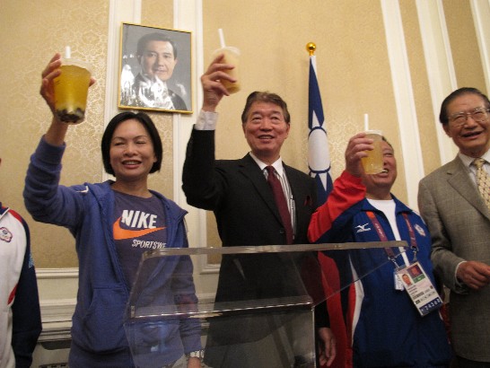 Taipei Representative Office holds a party to welcome Chinese Taipei Olympians in London July 24. 