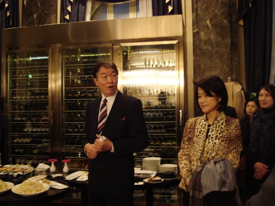 駐英國代表處於1月24日舉辦員眷新春團拜茶會，沈代表夫婦與出席人員互道新春恭喜。