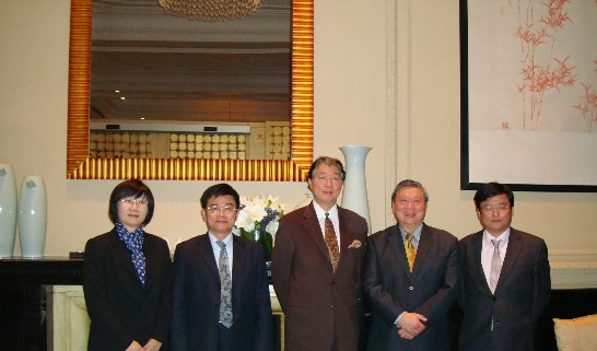 駐處沈代表於2月28日接待行政院國家科學委員會國際合作處處長林宗泰教授及奈米國家型計畫主持人吳重雨教授乙行3人，渠等此行係應邀出席”M-ERA.NET” 於2月27日至28日假倫敦舉行之會議並做專題演講。