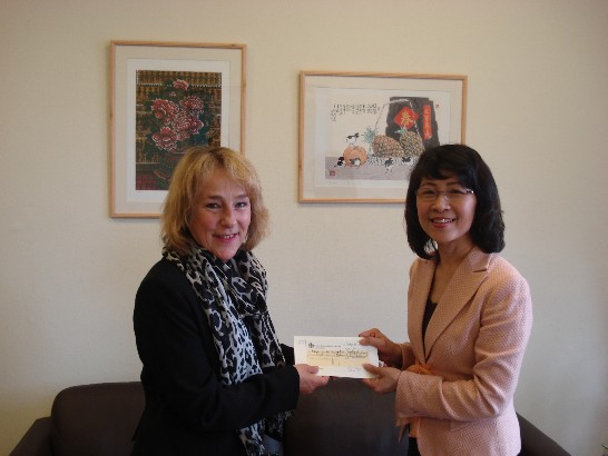 許公使芬娟於102年4月19日會晤「國際植物園保育協會（Botanic Gardens Conservation International, BGCI）」秘書長歐菲德女士（Sara Oldfield），轉致行政院農委會林務局對該組織101年度捐助款，雙方並就台灣野生物種護育、水資源保護等議題充分交換意見。