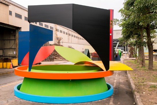 藝企合作展現台英文化交流成果 英國雕塑大師菲利浦金個展暨大型戶外展 展出其受邀在臺灣駐廠創作作品