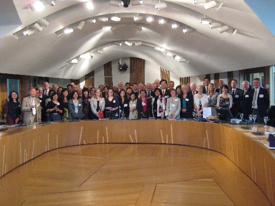 駐愛丁堡辦事處舉辦慶祝蘇格蘭議會跨黨派友台小組成立酒會出席人員合影