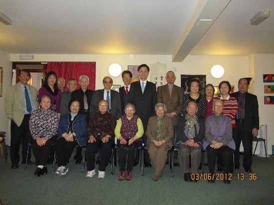 朱處長與華安苑長者合照