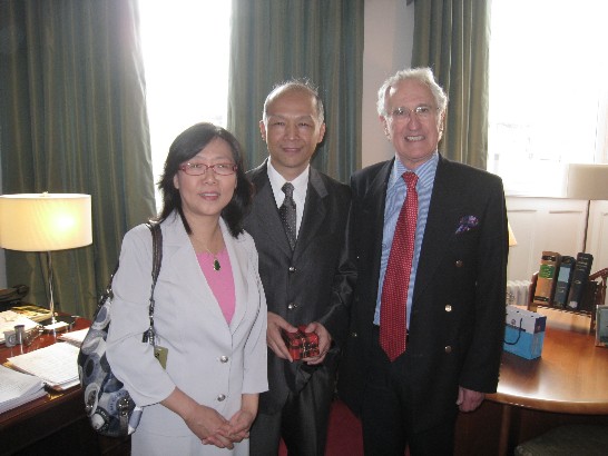 台灣高等法院陳筱珮庭長、鄧振球庭長與與蘇格蘭最高法院基爾院長（Lord Gill）合影