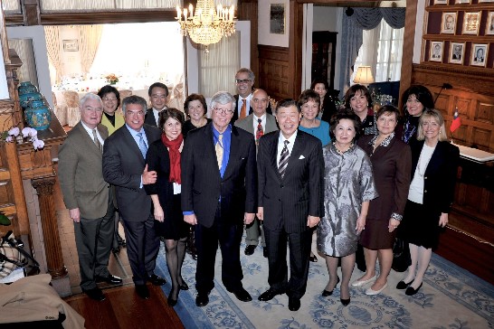 Group picture with ACU members in attendance.