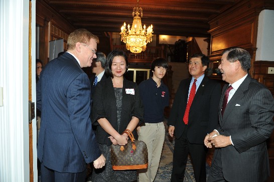 From left: U.S. House Homeland Security Committee Chief of Staff Mike Russell, U.S. Department of Treasury Senior Financial Policy Analyst Linda Jeng, former U.S. House Representative David Wu (D-OR) and his son, and Ambassador Jason C. Yuan chatting at the reception before the dinner party. 